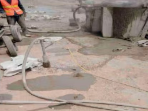 幸福路街道水泥混凝土路面板底注浆技术 路面脱空注浆整治方案